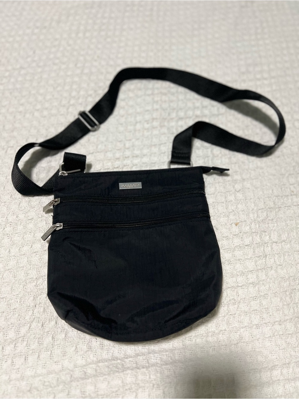 Baggallini Medium (11 x 11") Baggallini Crossbody Black Nylon Khaki Lining
